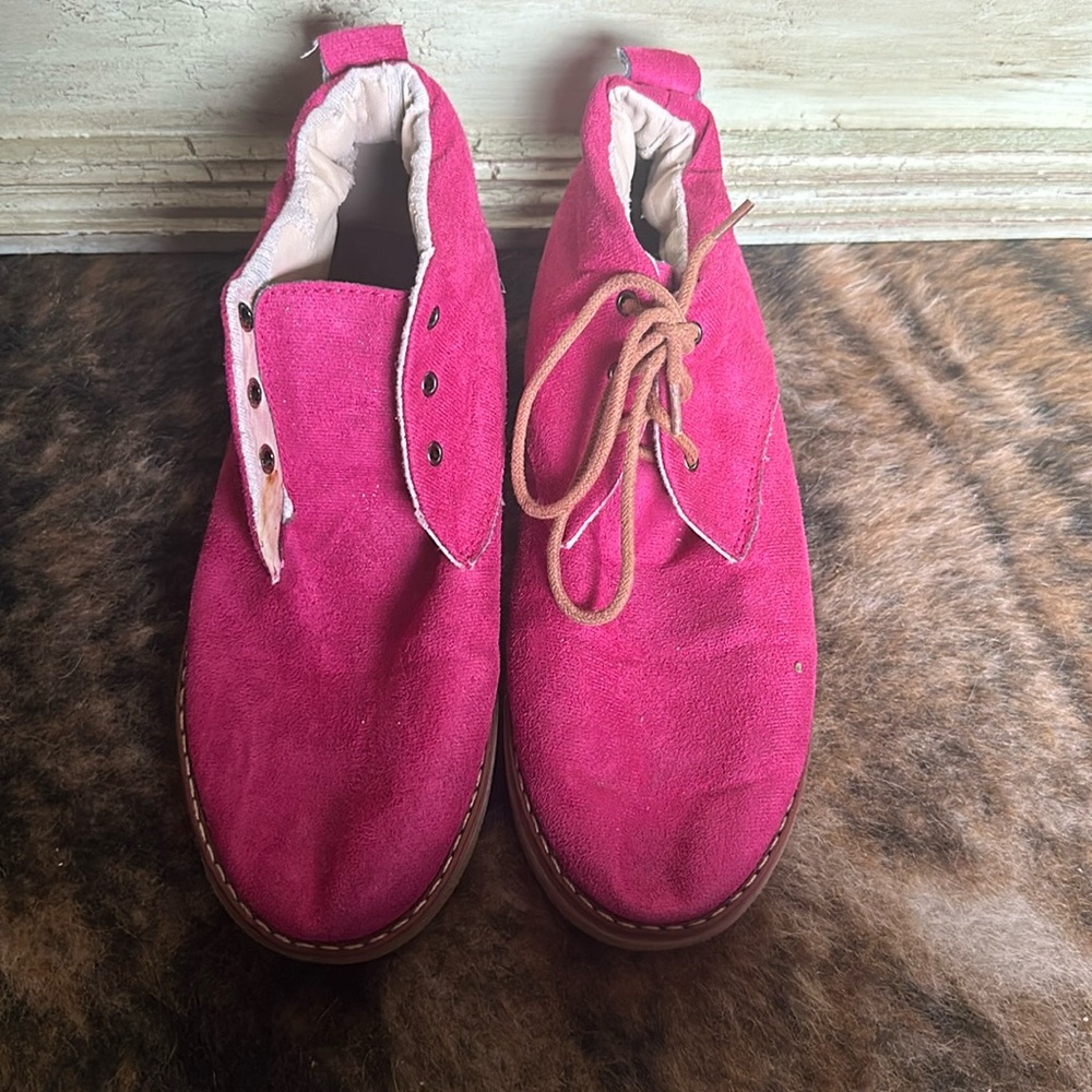 Pink shoes barely worn good condition size size 8
